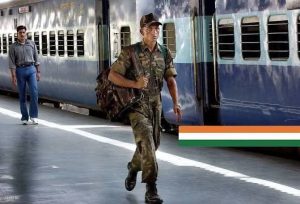 युद्ध की आशंका को देखते हुये छुट्टियों पर आए सैनिक बीना रिजर्वेशन ट्रेन से अपने हेडक्वार्टर लौट रहें
